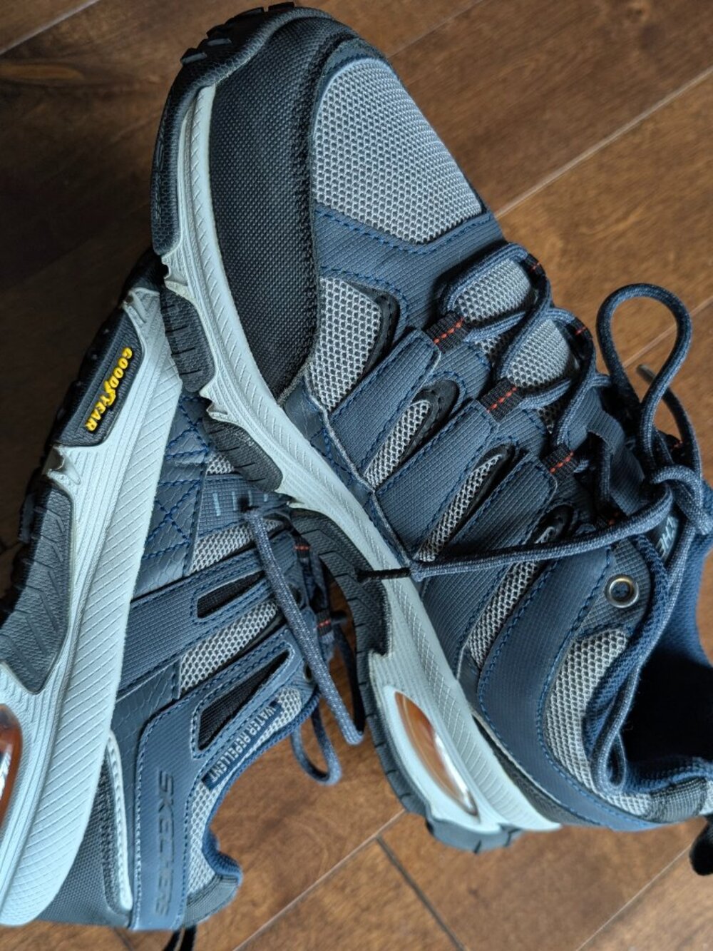 Skechers Men's Hiking Shoe Water-Repellent Upper Goodyear Size 7.5 US